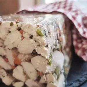 Terrine de volaille en gelée maison préparée par la Boucherie Vigne & Fils à Montélimar